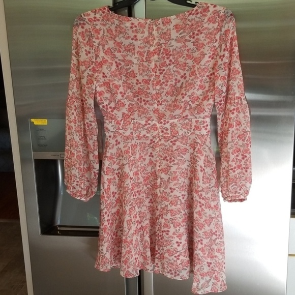 💕BB DAKOTA💕 Floral Chiffon Dress 4 NWT - Picture 8 of 8